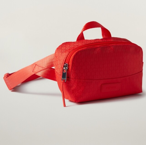 Athleta Handbags - Athleta Excursion Crossbody Belt Bag NWOT